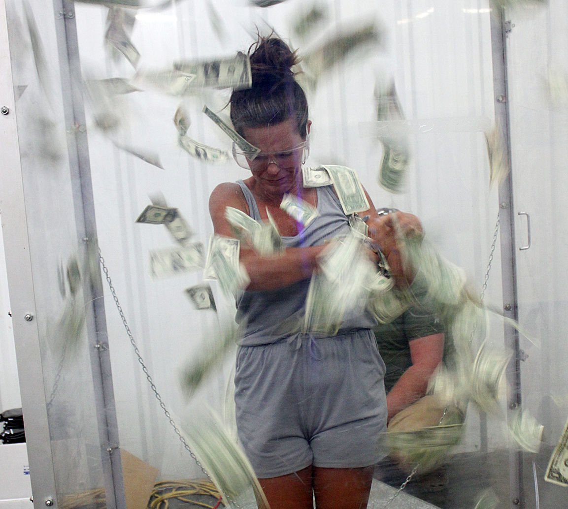 PARIS TN: Grabbing a lot of cash